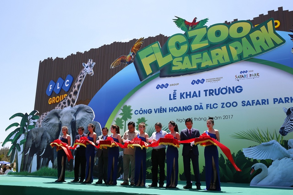 Quần thể du lịch nghỉ dưỡng sinh thái FLC đạt chuẩn 5 sao - 8
Lễ cắt băng khai trương Công viên hoang dã FLC Zoo Safari Park.
