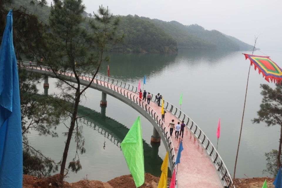 Đường vào đền thờ cố Tổng Bí thư Lê Duẩn