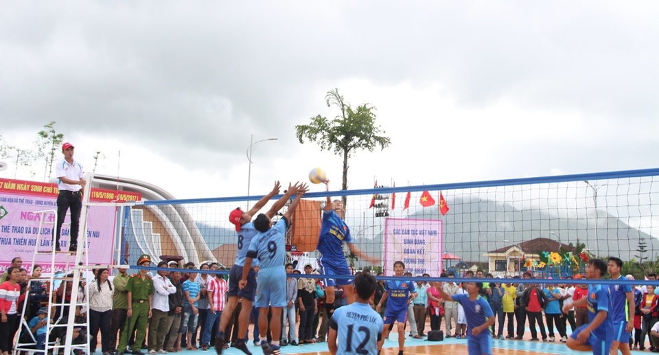 Đặc sắc ngày hội văn hóa thể thao du lịch miền núi tỉnh Thừa Thiên Huế - 6 Tranh tài ở môn bóng chuyền