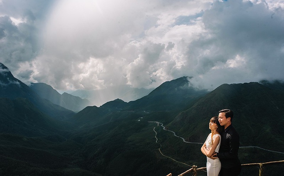 Trên trang cá nhân của mình, Vũ Luân viết: “Món quà cuối trước khi cưới anh tặng em là một bộ ảnh cưới do chính tay anh chụp cho em, chụp cho hai đứa mình. Mong rằng vợ tương lai của anh sẽ thích nó”.