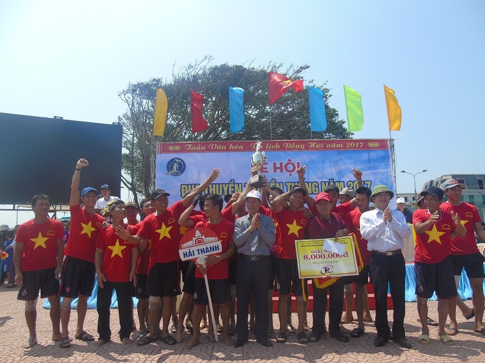 Lễ hội đua thuyền rộn ràng trên Sông Nhật Lệ - 7 Lễ hội đua thuyền rộn ràng trên Sông Nhật Lệ - 7