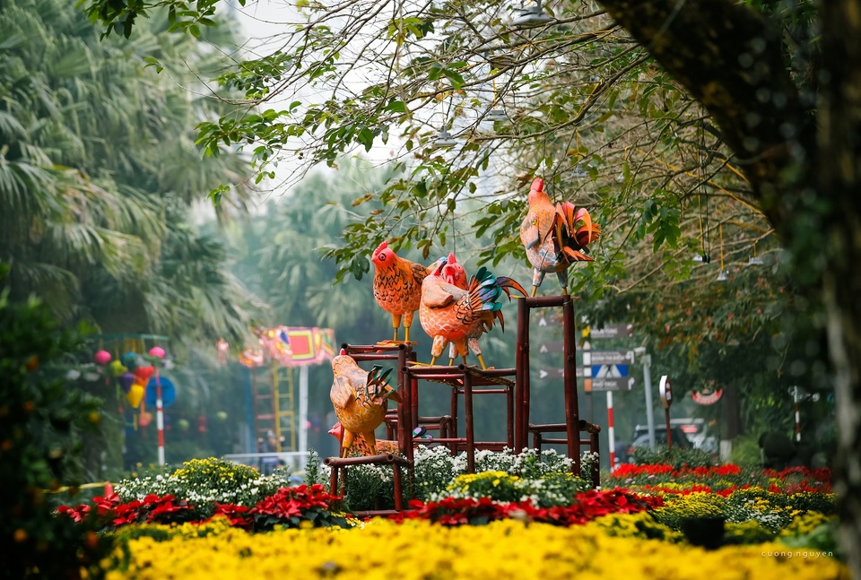 Lễ hội hoa xuân lớn nhất miền Bắc Tết Đinh Dậu - 7 Lễ hội hoa xuân 2017 hứa hẹn nhiều bất ngờ và mới lạ so với năm 2016. Mỗi nẻo đường đem lại cho khách du xuân những cung bậc cảm xúc và sáng tạo với âm nhạc, hội họa và nghệ thuật biểu diễn hòa quyện trong hoa trái rực rỡ và ánh sáng lung linh.