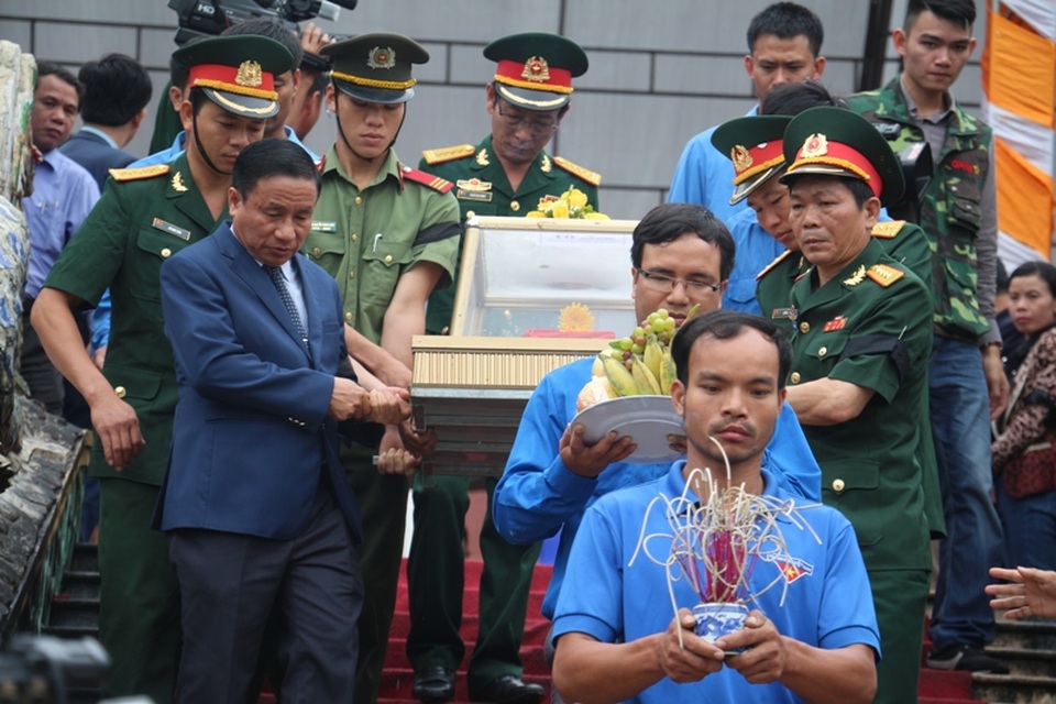Xúc động ngày đón các liệt sĩ về đất mẹ - 6 Xúc động ngày đón các liệt sĩ về đất mẹ - 6
