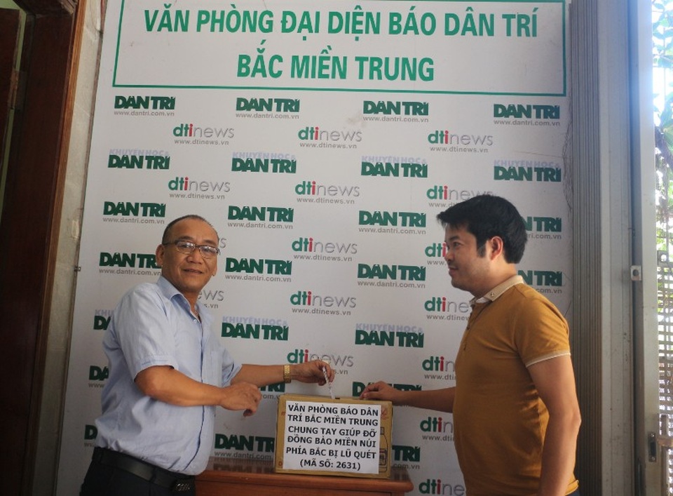 Bạn đọc Dân trí đã ủng hộ hơn 1,7 tỷ đồng giúp đỡ đồng bào miền núi bị lũ quét - 9
Ông Nguyễn Văn Đơ (trú tại đường Nguyễn Trung Thiên, phường Tân Giang, TP Hà Tĩnh) tham gia ủng hộ 2 triệu đồng giúp người dân miền núi bị lũ quét