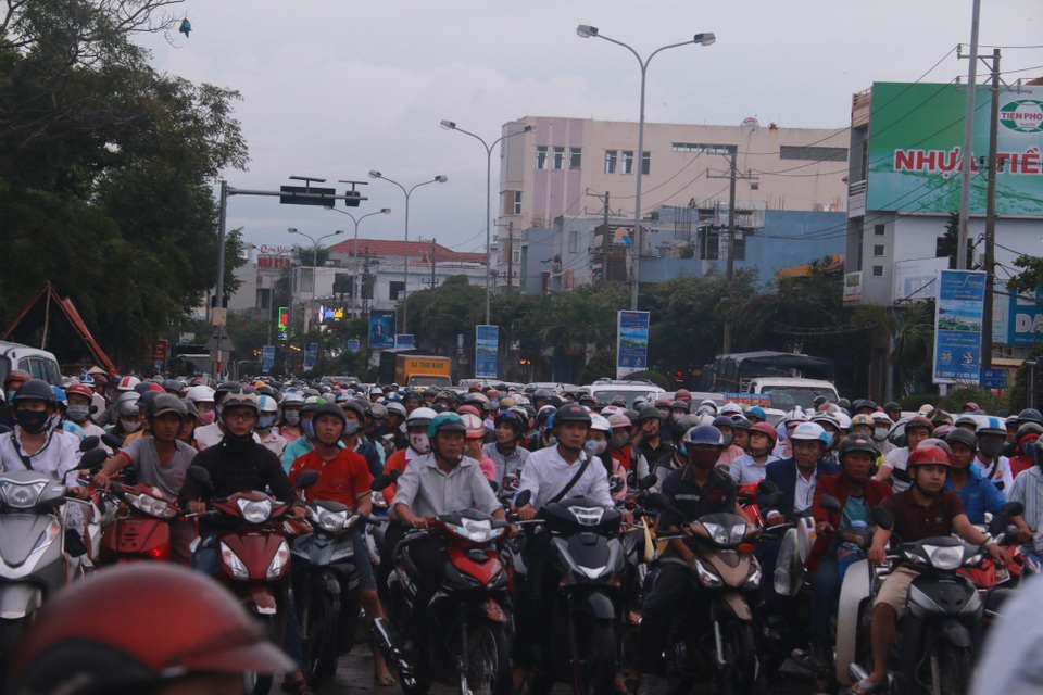 Bất động sản Tây Bắc Đà Nẵng “nóng” trước thềm APEC - 7 Khu vực trung tâm thành phố Đà Nẵng đã xảy ra tình trạng kẹt xe