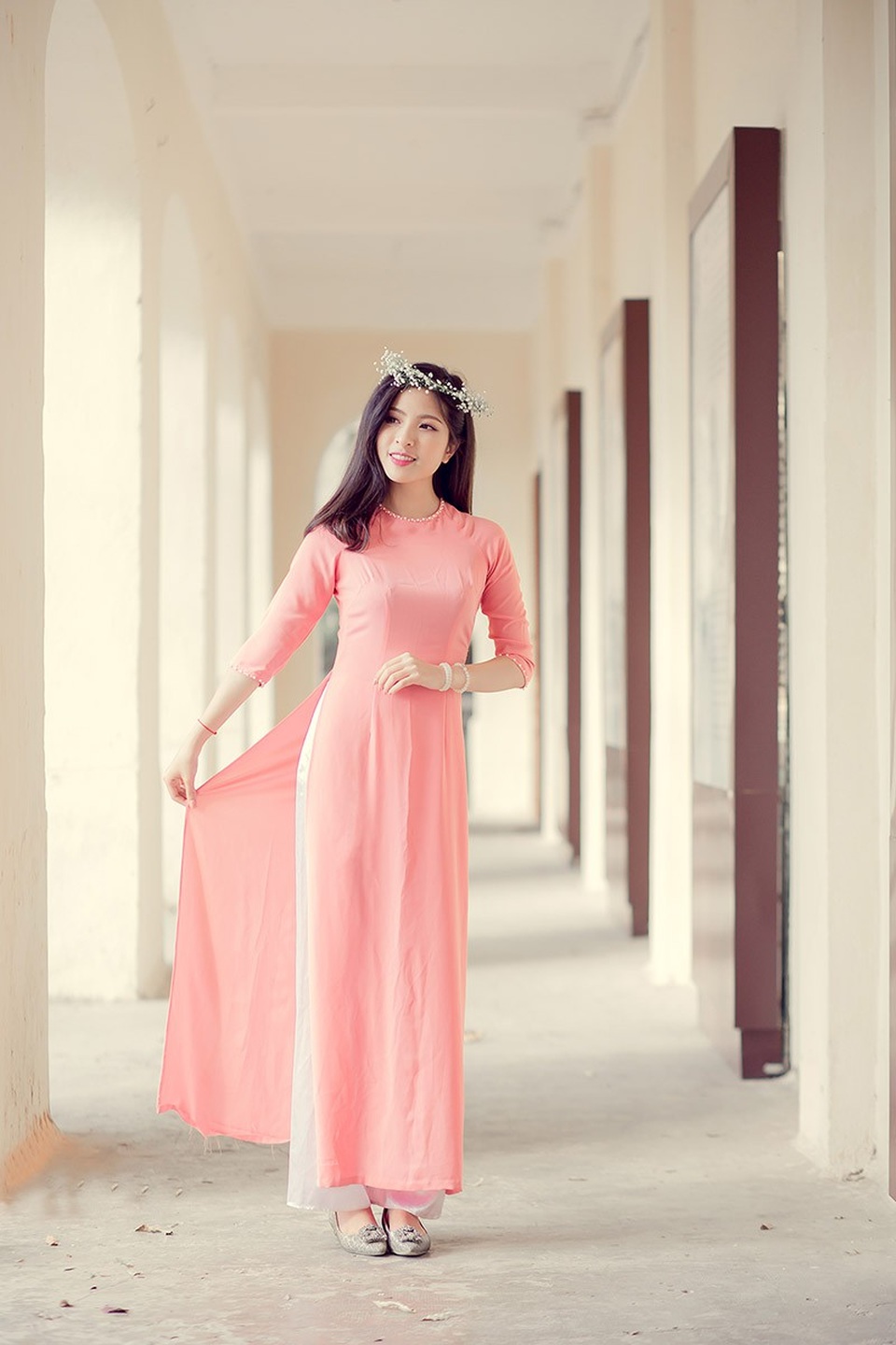 Nữ sinh Thương mại đẹp dịu dàng trong bộ ảnh kỷ yếu chia tay giảng đường - 3
Khánh Linh chia sẻ: “Mình đang tập kinh doanh online, vốn là người yêu thích tự do nên mình muốn có một cuộc sống tự lập”.