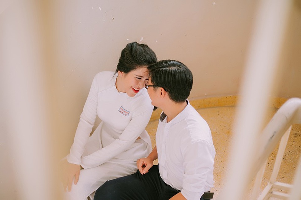 Cặp đôi chụp ảnh cưới tái hiện kỉ niệm thời sinh viên - 3 Thậm chí Tuyết Hà “không ưa ra mặt” vì anh bạn cùng lớp “học giỏi nhưng lại chảnh”.