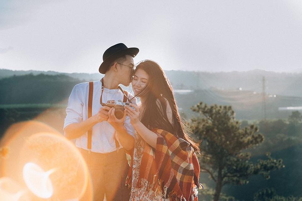 Cặp đôi này quen nhau cách đây 4 năm qua mạng xã hội, lúc đó Hương Giang đang học ở Hà Nội, còn Duy Tú làm việc tại quê nhà.