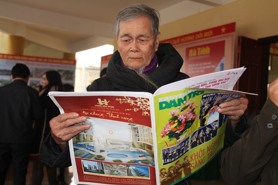 Bức tranh đa màu về báo chí trong ngày Hội Báo xuân 2017 - 4 Bức tranh đa màu về báo chí trong ngày Hội Báo xuân 2017 - 4