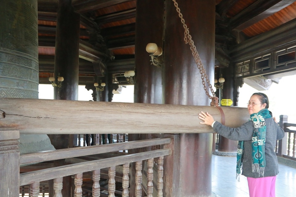 Đại hồng chung ở chùa Bái Đính chỉ rung vào các ngày lễ lớn như: Lễ khai hội chùa, lễ Phật đản... Khi rung lên, tiếng chuông chùa vang xa gần 10km. Quan niệm của nhà Phật, tiếng chuông chùa càng vang xa đến đâu sẽ càng giúp chúng sinh hướng về phật đến đỏ để bỏ đi những đau khổ trần ai, làm điều thiện giúp đời.