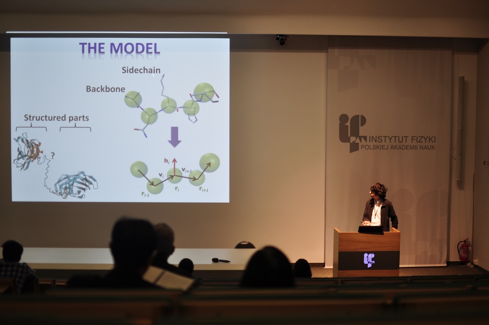 
Nghiên cứu sinh nước ngoài báo cáo tại hội thảo.
