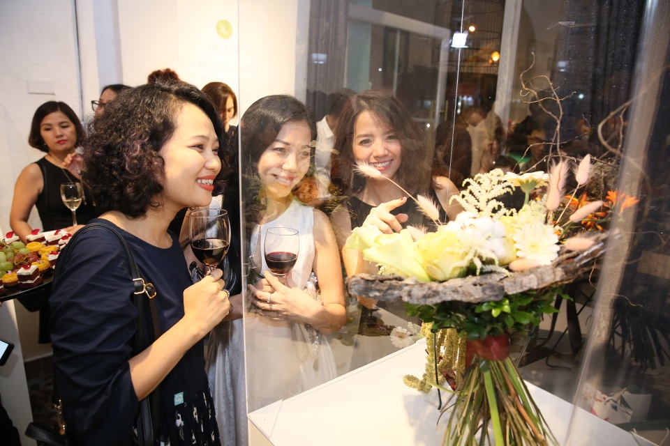 Ấn tượng triển lãm hoa tươi nghệ thuật "Thu gọi" - 10 Khán giả vô cùng bất ngờ và ngưỡng mộ trước sự khéo léo tài tình của các nghệ nhân