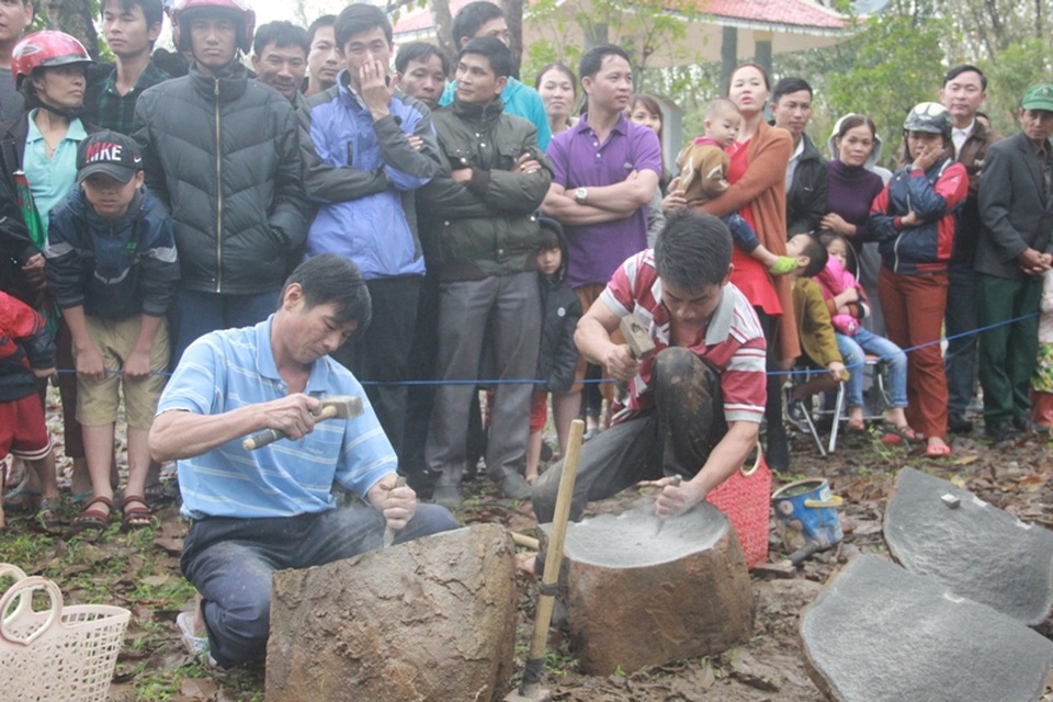 Từng chi tiết đục, đẽo...