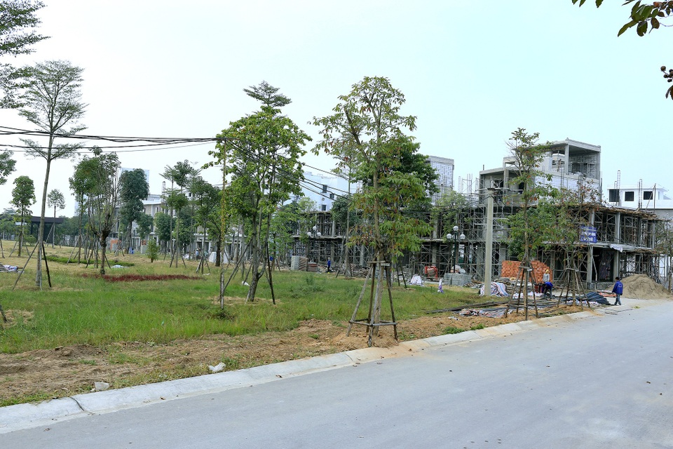 Hà Nội: Giá đất tại khu vực Hoài Đức tăng trở lại - 2
Hình ảnh công trường đang thi công tại khu ĐTM Westpoint - nam đường 32