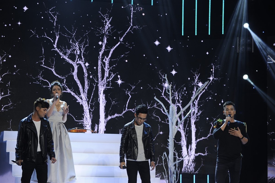 Đội hình “lệch” khi chỉ có một cô gái nhưng có đến 3 chàng trai chính là điều gây đau đầu với hai huấn luyện viên Minh Vy - Cẩm Ly khi dàn dựng tiết mục.