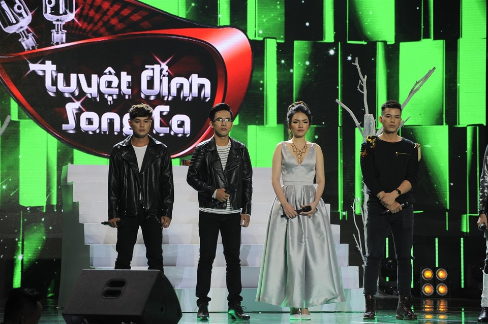 Nhưng 4 thí sinh đã có sự hòa giọng, cũng như chia câu, chia bè hợp lý, toát lên được thế mạnh riêng của từng người và mang đến một phiên bản lạ tai cho hai ca khúc hit đang đình đám nhất hiện tại.