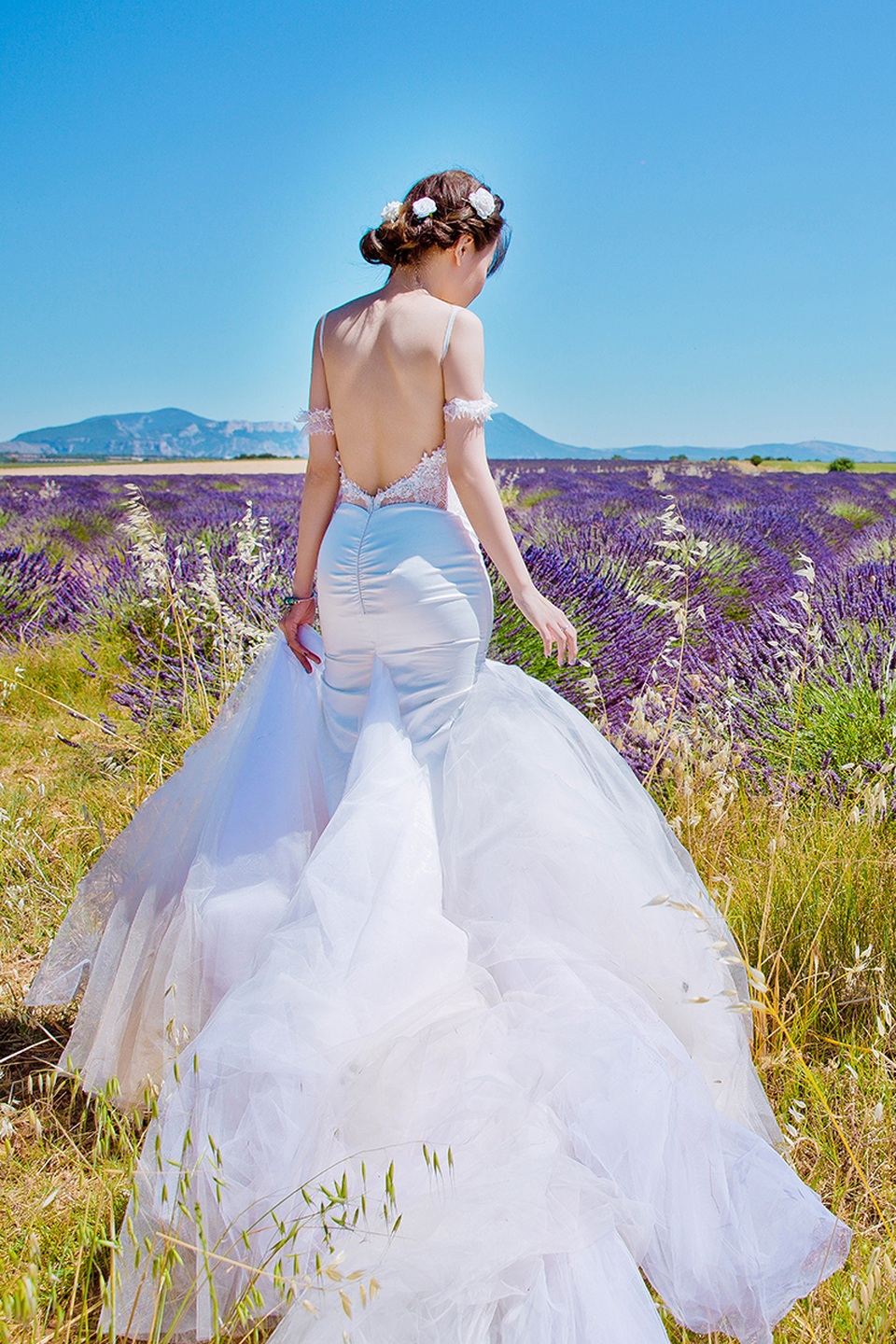 Ảnh cưới của cặp đôi Việt trên cánh đồng Lavender nước Pháp - 9 Đám cưới của Thùy Linh và Xuân Cường diễn ra ngày 16/2 tại Hà Nội.