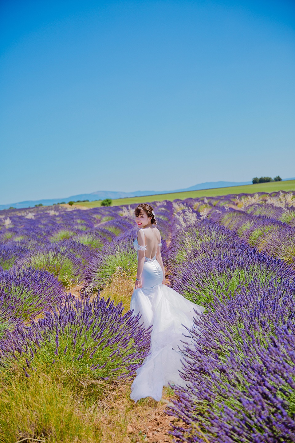 Ảnh cưới của cặp đôi Việt trên cánh đồng Lavender nước Pháp - 12 Ảnh cưới của cặp đôi Việt trên cánh đồng Lavender nước Pháp - 12