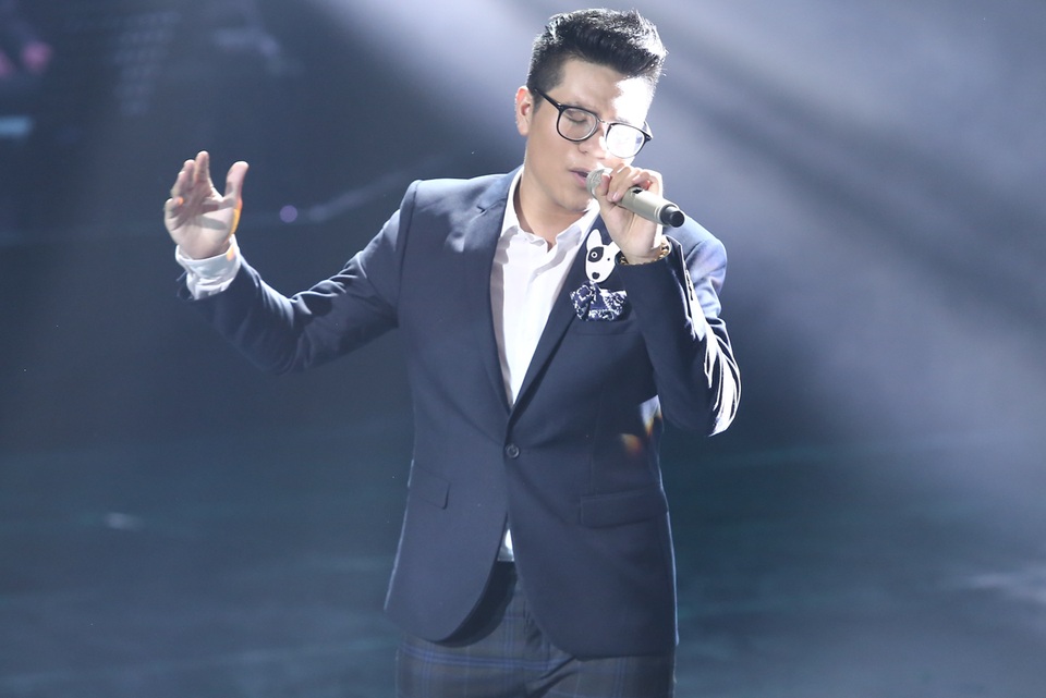 Anh Đạt thể hiện phần thi của mình với ca khúc Hương Ngọc Lan. Anh Đạt đã thật sự dốc hết cảm xúc của mình vào từng câu hát.