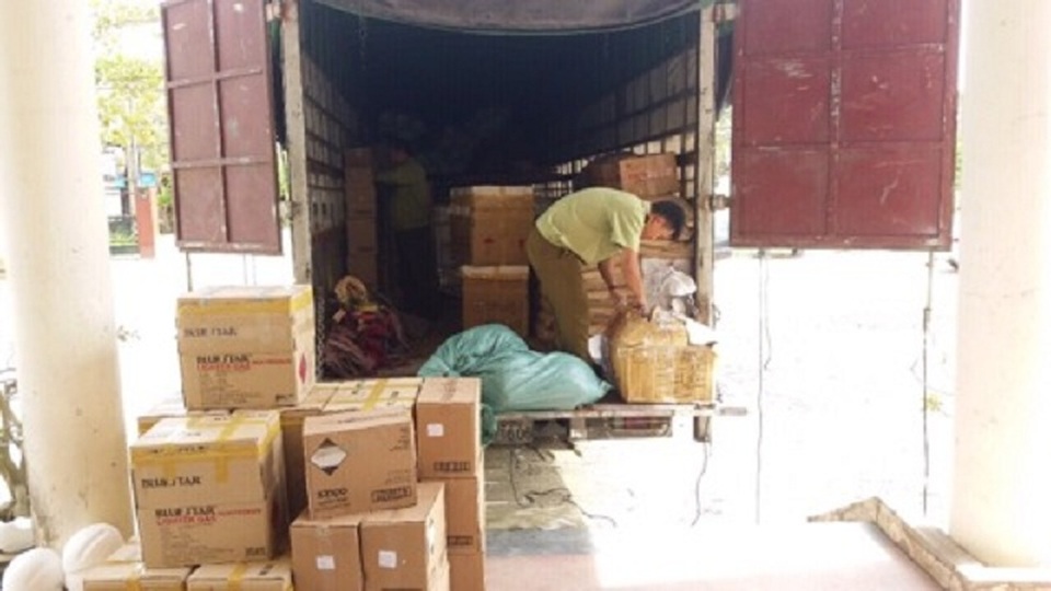 Chiếc xe tải vận chuyển hàng lậu bị bắt giữ