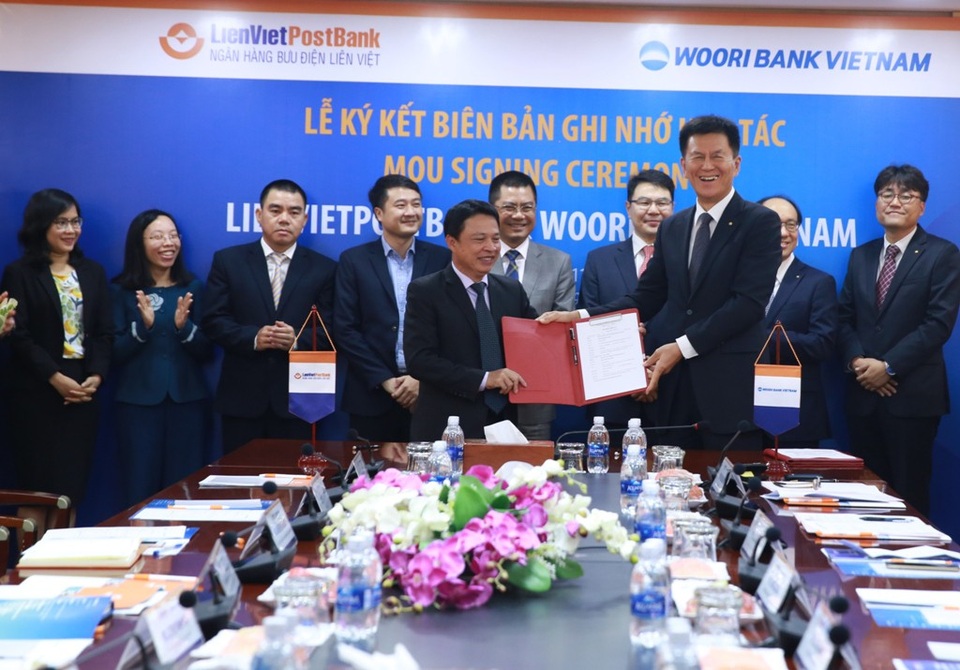 LienVietPostBank ký kết biên bản ghi nhớ hợp tác với Woori Bank Việt Nam - 1
LienVietPostBank ký kết biên bản ghi nhớ hợp tác với Woori Bank Việt Nam