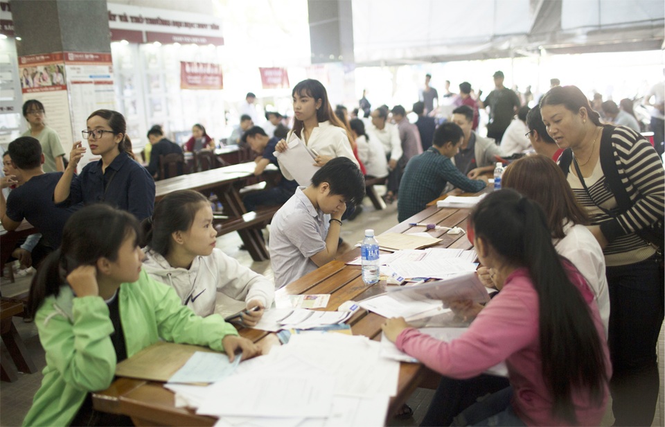 Đại học Duy Tân công bố điểm trúng tuyển đợt 1 - 1 Đông đảo thí sinh đến làm thủ tục xét tuyển và nhập học