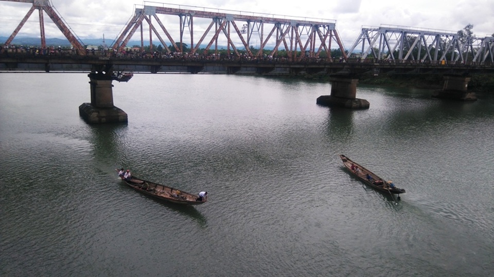 Tìm kiếm thi thể phụ nữ nhảy sông Thạch Hãn tự tử - 1 Đoạn sông Thạch Hãn nơi người dân phát hiện nạn nhân nhảy xuống
