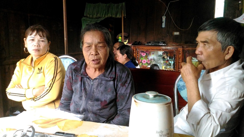 Dân lao đao vì vỡ mộng “vàng đen” - 2
Nông dân khóc ròng vì cây hồ tiêu giảm giá