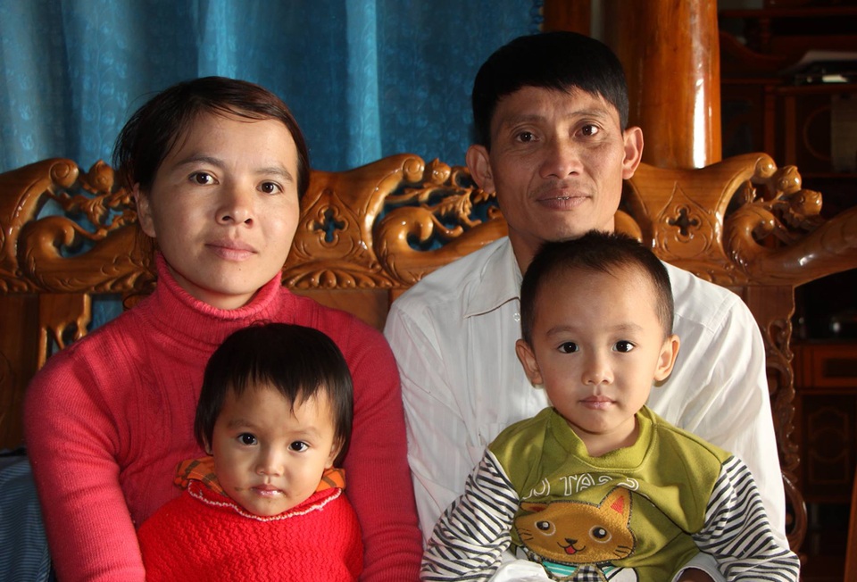 Trưởng thôn 8X làm lại cuộc đời từ “bàn tay đen” - 2 Hạnh phúc hiện tại của chàng trai từng có đôi bàn tay nhúng chàm.