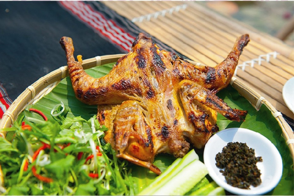 Tháng 12 - điểm đến nào cho mùa lễ hội cuối năm? - 3 Gà nướng muối é dậy mùi, nức lòng người lữ khách