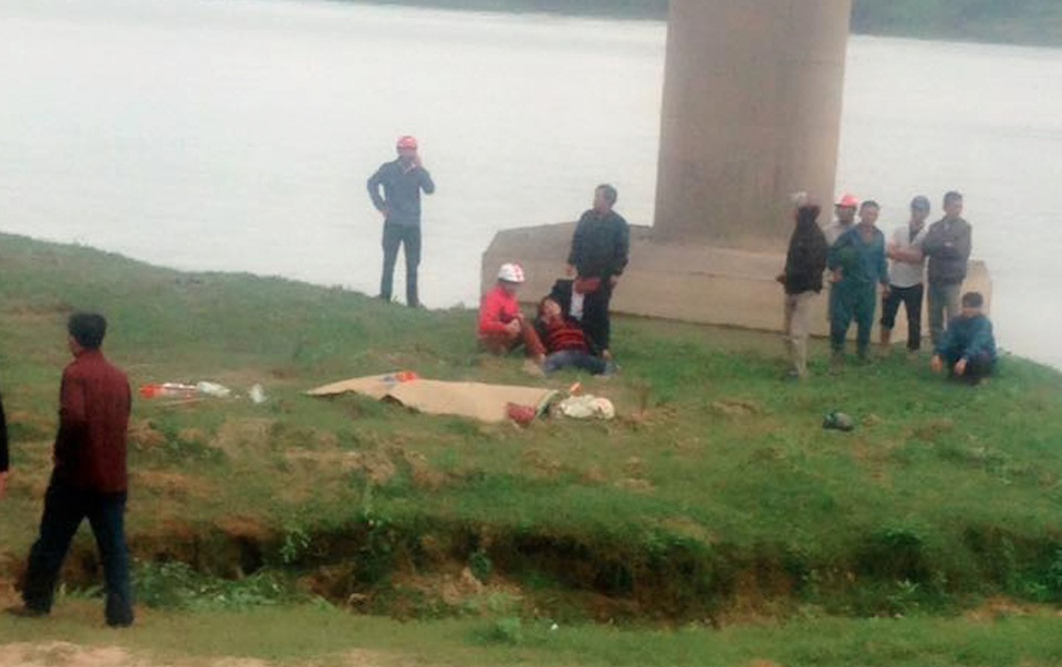 Khởi tố tài xế gây tai nạn khiến 3 người trong 1 gia đình tử vong - 1
Vụ tai nạn nghiêm trọng khiến mẹ và vợ anh Tĩnh tử vong tại chỗ, cháu Huy (3 tuổi, con trai anh Tĩnh) cũng tử vong sau đó do vết thương quá nặng.