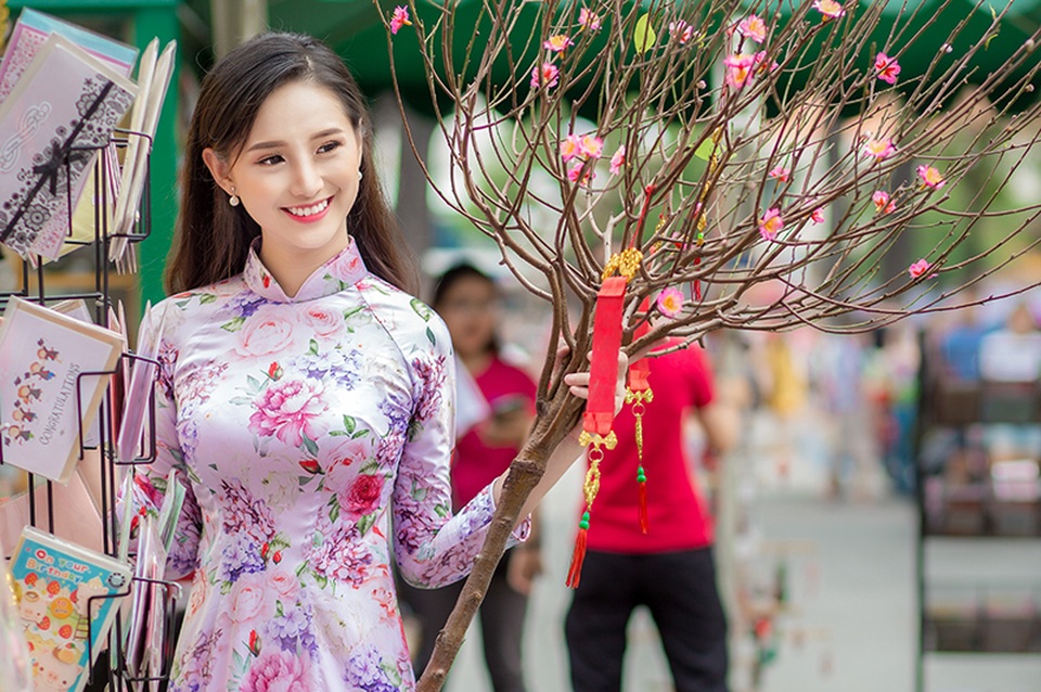 Nữ sinh cấp 3 Sài Gòn duyên dáng du xuân - 6 Nữ sinh cấp 3 Sài Gòn duyên dáng du xuân - 6