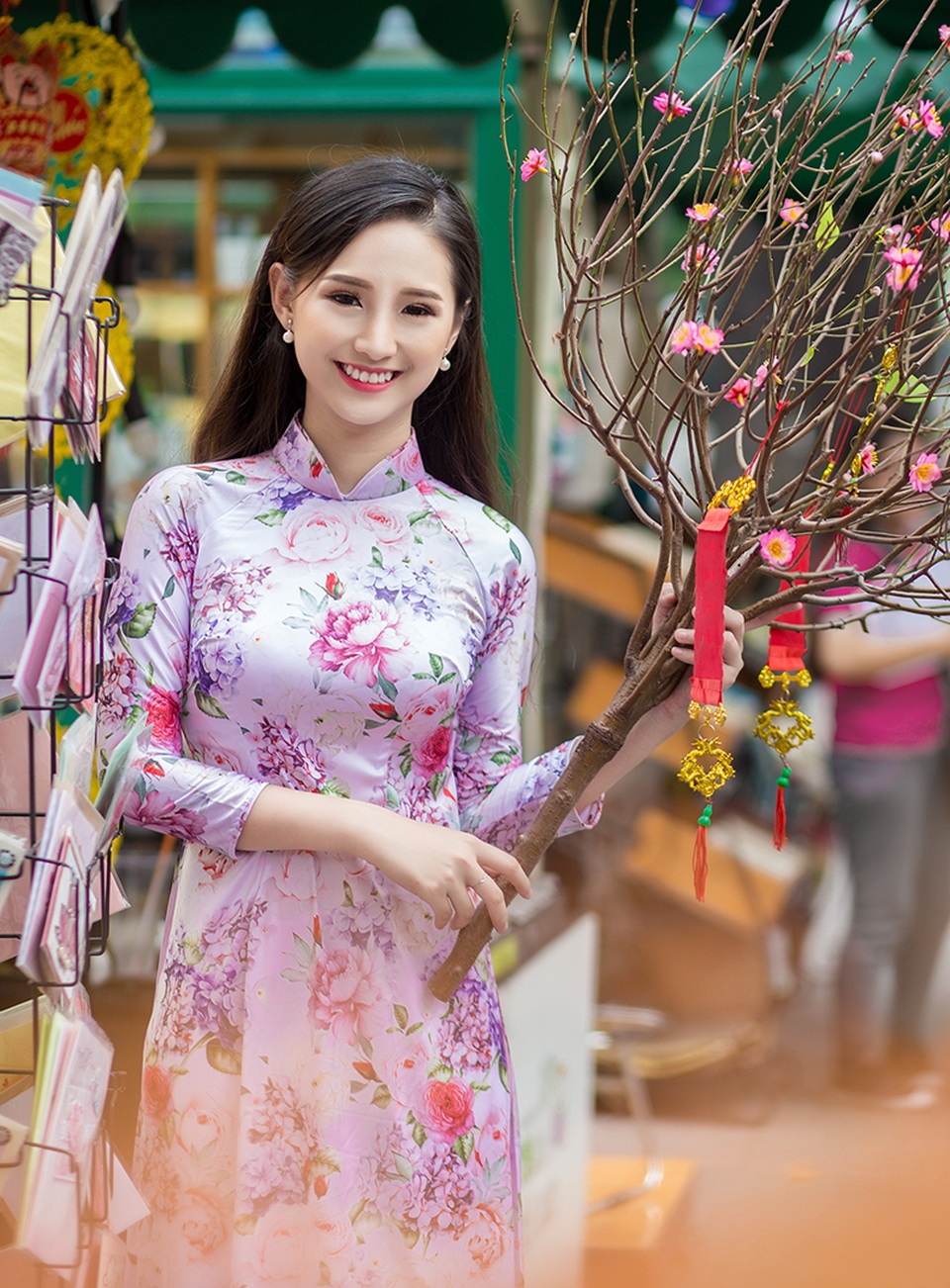 Nữ sinh cấp 3 Sài Gòn duyên dáng du xuân - 5 Chia sẻ về dự định trong năm nay, Ngọc cho biết: “Mình sẽ cố gắng để đạt kết quả tốt trong kỳ thi THPT năm nay để theo đuổi ước mơ trở thành nhà kinh doanh giỏi như bố mẹ. Bên cạnh đó thì mình cũng sẽ tham gia vào các hoạt động trong lĩnh vực giải trí, điện ảnh để dung hòa giữa việc học và sở thích của bản thân.