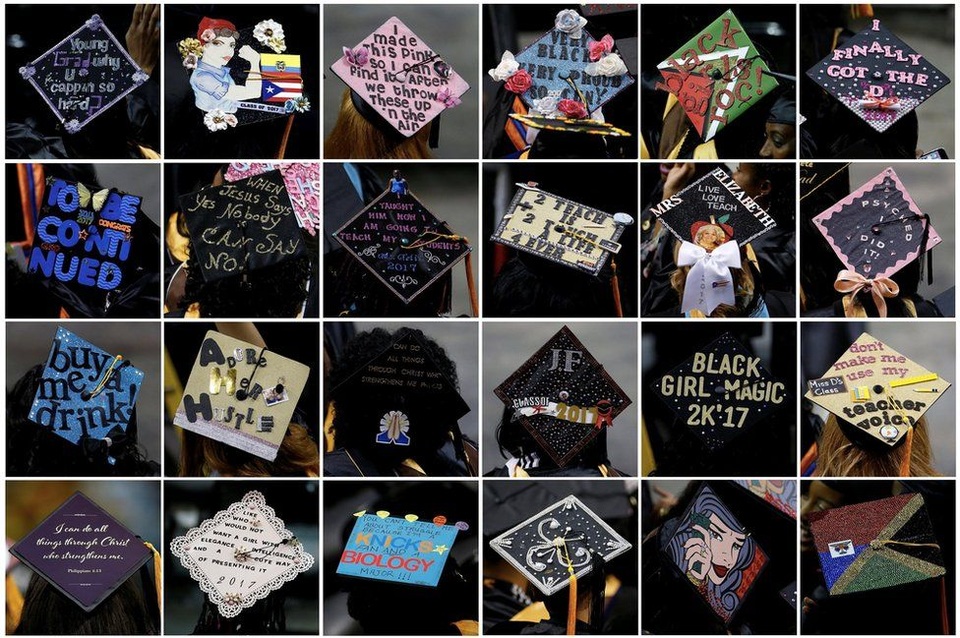 Những hình ảnh thế giới nổi bật tuần qua - 11
Các sinh viên tốt nghiệp trường Medgar Evers tại quận Brooklyn ở New York, Mỹ viết các thông điệp khác nhau lên mũ trong lễ tốt nghiệp (Ảnh: Reuters)