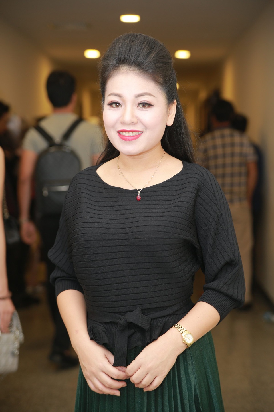 MC Thảo Vân bất ngờ diện đồ bà ba sặc sỡ, khoe giọng hát “ngọt lịm” - 13 MC Thảo Vân bất ngờ diện đồ bà ba sặc sỡ, khoe giọng hát “ngọt lịm” - 13