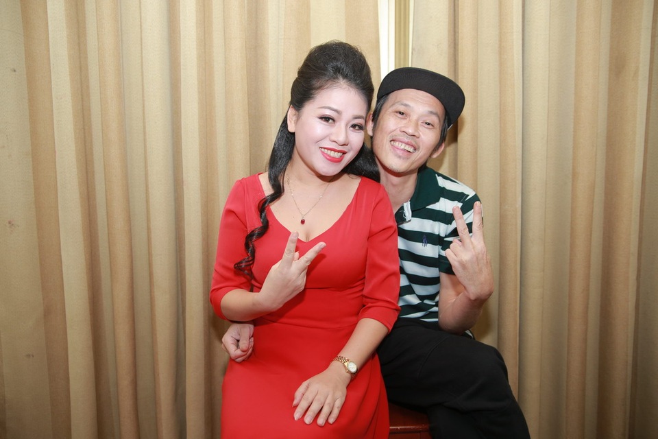 MC Thảo Vân bất ngờ diện đồ bà ba sặc sỡ, khoe giọng hát “ngọt lịm” - 14 MC Thảo Vân bất ngờ diện đồ bà ba sặc sỡ, khoe giọng hát “ngọt lịm” - 14