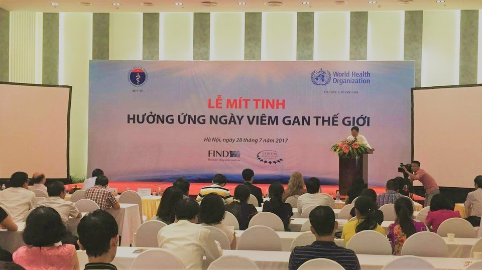 Người Việt mắc viêm gan vi rút gấp 40 lần tỉ lệ nhiễm HIV - 1
Thứ trưởng Nguyễn Viết Tiến phát biểu tại buổi lễ mít tinh.