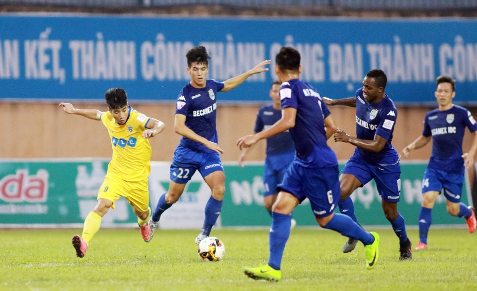 
Trận đấu diễn ra đầy căng thẳng - Ảnh: Gia Hưng
