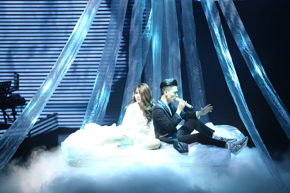 Hotboy - Anh Tú đã mang đến ca khúc Tình nhân hay người dưng - một sản phẩm mới được Anh Tú ra mắt.