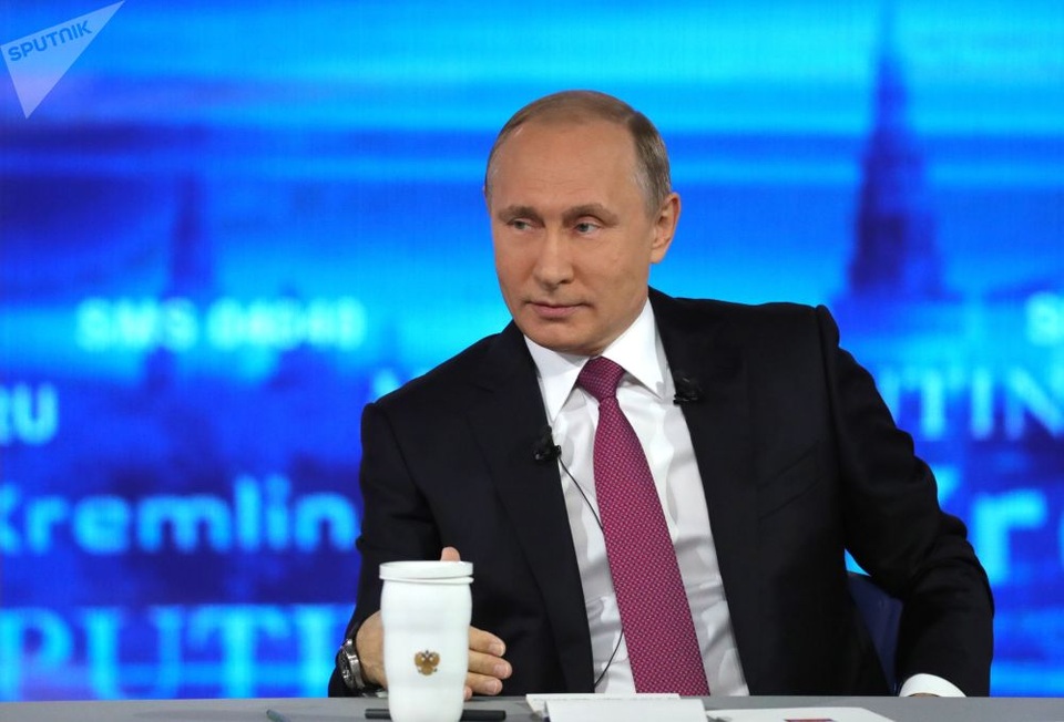 Những hình ảnh thế giới nổi bật tuần qua - 3
Tổng thống Nga Vladimir Putin trong cuộc giao lưu trực tuyến với người dân Nga lần thứ 15 (Ảnh: Sputnik)