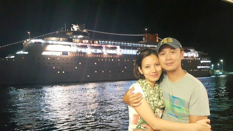 Tuy nhiên, ít người nhận ra sự chênh lệch về tuổi tác khi MC Anh Tuấn xuất hiện cùng bà xã.