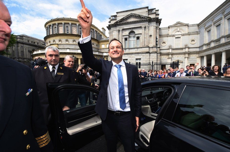 Những hình ảnh thế giới nổi bật tuần qua - 5
Ông Leo Varadkar, 38 tuổi, trở thành thủ tướng trẻ nhất và đồng tính đầu tiên của Ireland (Ảnh: Getty)