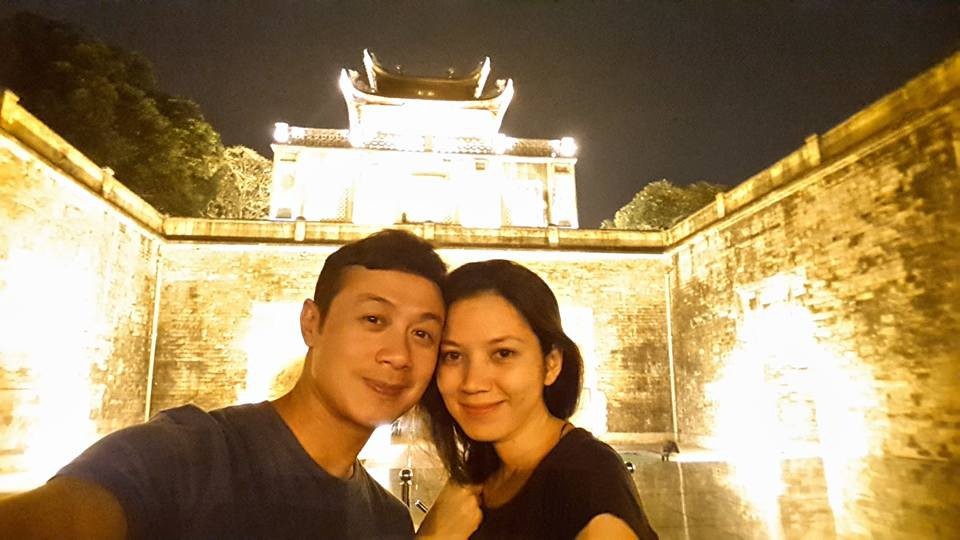 Hồng Nhung từng là thí sinh lọt chung kết cuộc thi Hoa hậu Việt Nam 2008. Cô sở hữu gương mặt xinh đẹp, lai Tây vì mang trong mình 2 dòng máu Pháp - Việt. Cũng tại năm này, Anh Tuấn là MC chính trong đêm chung kết cuộc thi.