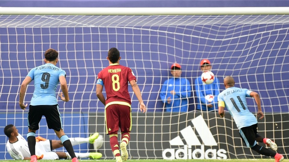 Hạ Uruguay trên loạt “đấu súng”, U20 Venezuela vào chung kết - 1
U20 Uruguay mở tỷ số trước sau quả phạt đền của De la Cruz