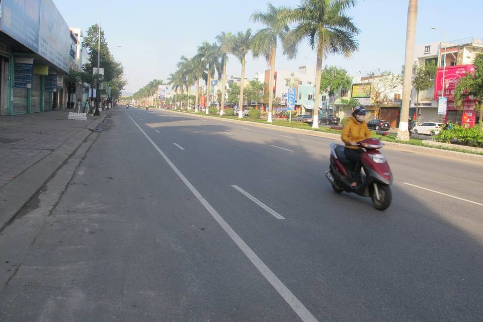 Mùng một Tết, nắng trải vàng những con phố vắng - 1 Đường phố Đà Nắng sáng đầu năm thoáng đãng