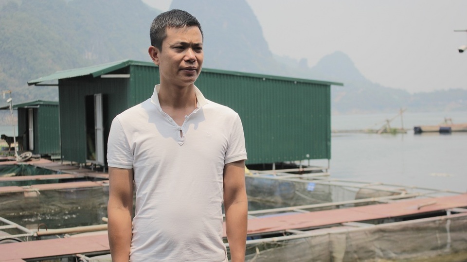 Thu nhập tiền tỷ nhờ nuôi “thủy quái” sông Đà - 3 Anh Phạm Văn Thịnh - chủ một cơ sở nuôi cá sông Đà cho biết, mô hình nuôi cá sạch trên lồng bè đang được phát huy hiệu quả và là ngành kinh tế mũi nhọn tại một số xã thuộc tỉnh Hòa Bình.