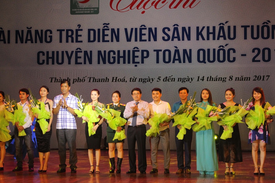 100 nghệ sĩ trẻ Tuồng, Chèo tranh “đọ sức tranh tài” tại Thanh Hoá - 1 Những hình ảnh trong lễ khai mạc cuộc thi Tài năng trẻ diễn viên sân khấu Tuồng - Chèo chuyên nghiệp toàn quốc 2017 vừa diễn ra tại Thanh Hoá. Ảnh: Thuý Thuý.