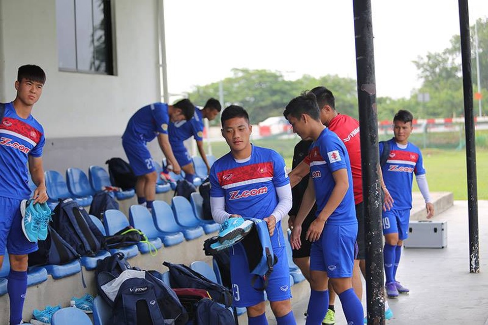 Tình nguyện viên làm khổ U22 Việt Nam tại Malaysia - 2
Các cầu thủ lộ dấu hiệu mệt mỏi