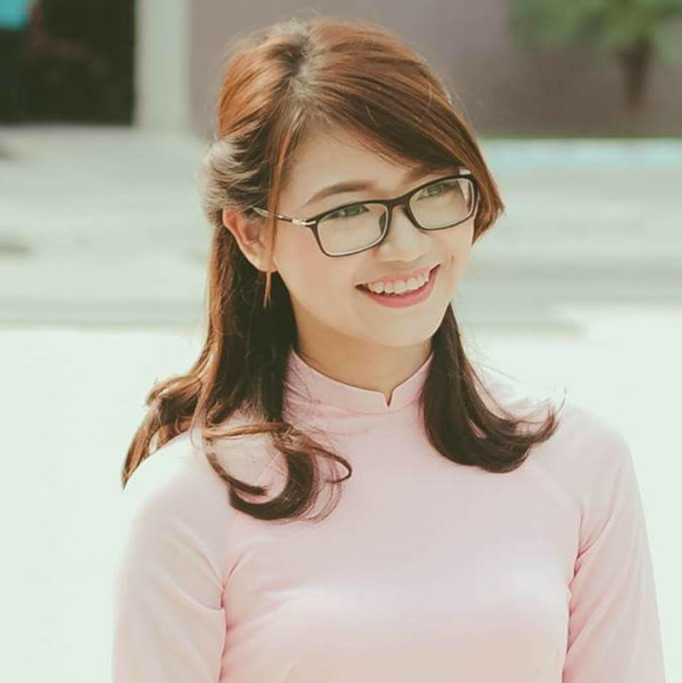 Nữ sinh kỹ thuật tươi như hoa khiến người đối diện "mê mẩn" - 1 Nữ sinh kỹ thuật tươi như hoa khiến người đối diện "mê mẩn" - 1
