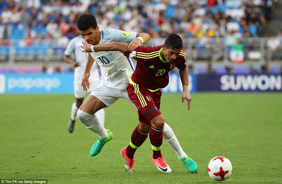 Những khoảnh khắc U20 Anh bước lên đỉnh của bóng đá thế giới - 12
Ngoài Lewin, Solanke (10) cũng là cầu thủ đầy hứa hẹn của bóng đá Anh